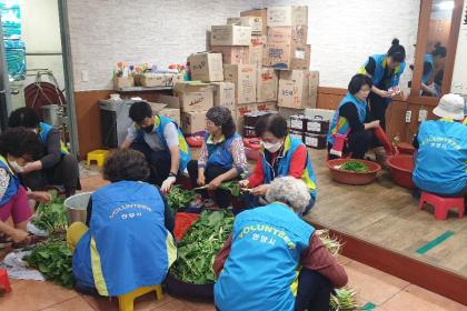 동 V-터전, 관내 경로당에 열무김치 및 오이지 지원 이미지