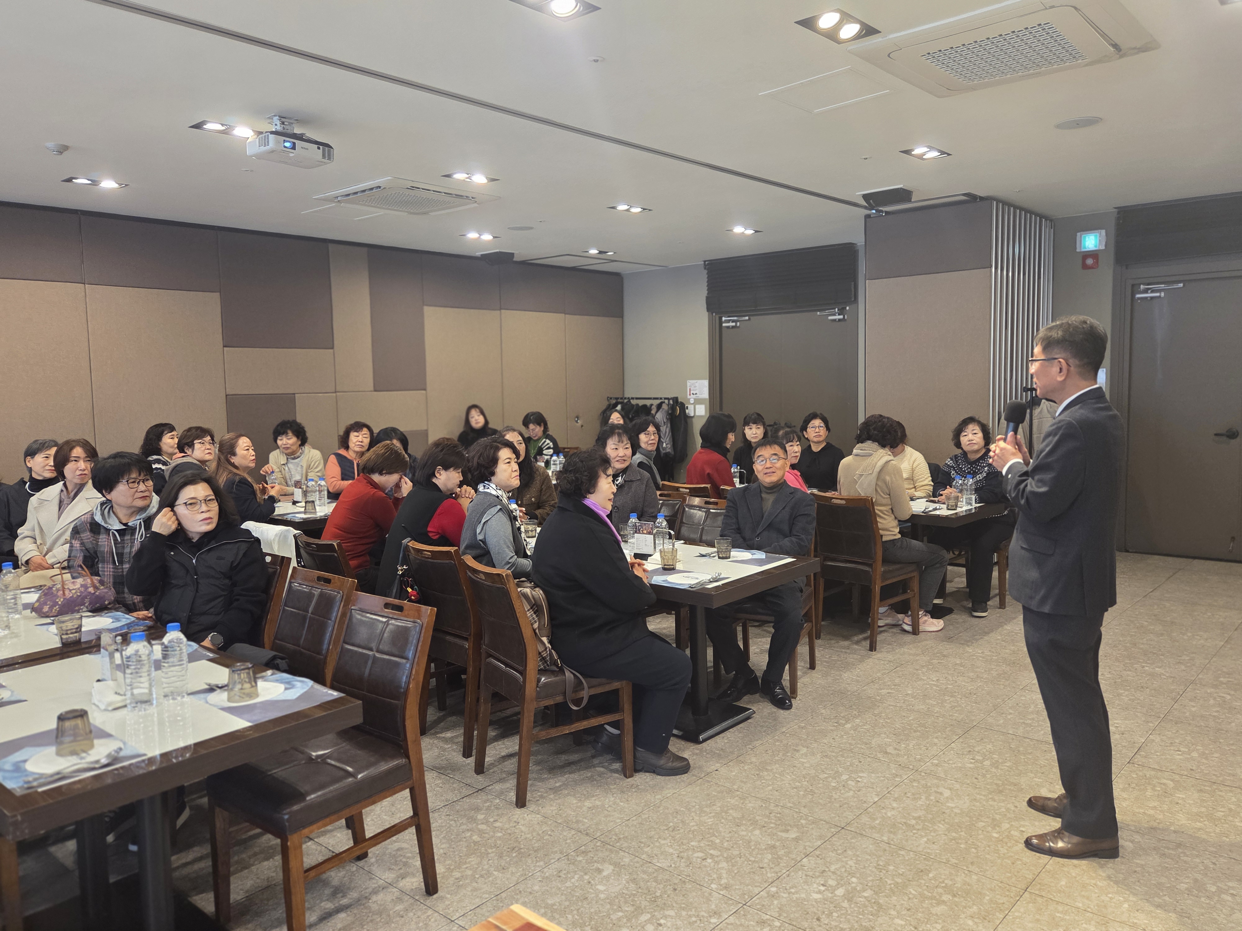 2025. 12. 01. 만안구 명예시민과장 제12대 임원 선출 및 2025년 송년회 개최 이미지