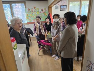 비산3동 신임 동장, 새해맞이 경로당 순회 방문 이미지