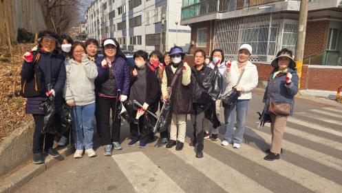 비산3동 통장협의회, 비산초교 인근 환경 정화 활동 실시 이미지