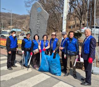 비산3동 바르게살기위원회(회장 이천하) 내비산천 내 환경정화활동 전개 이미지