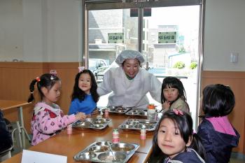 2011.4.11 간부공무원 학교 급식봉사 이미지