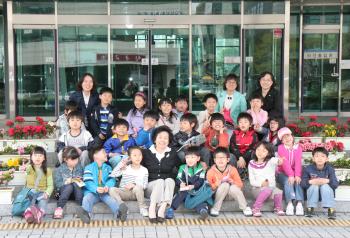 2011.4.21 아가피아 독서스쿨 구청방문 이미지