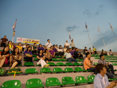 사회단체회원들과 함께 FC안양 경기관람 이미지