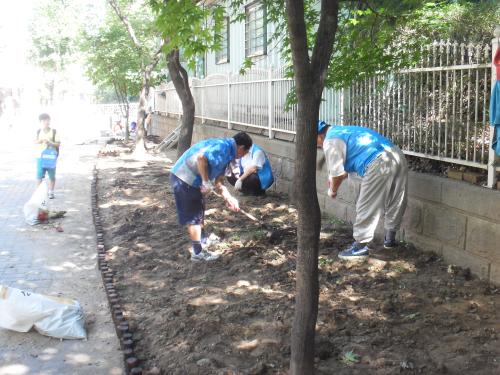 희망근로 작업현장(꽃길가꾸기)  이미지