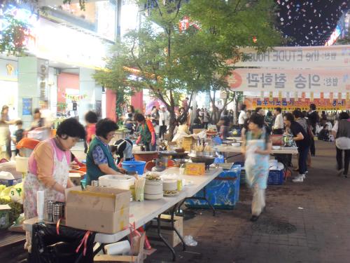 평촌일번가 거리축제-새마을부녀회 불우이웃돕기 장터 봉사(9.25~26) 이미지