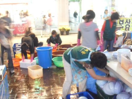 평촌일번가 거리축제-새마을부녀회 불우이웃돕기 장터 봉사(9.25~26) 이미지