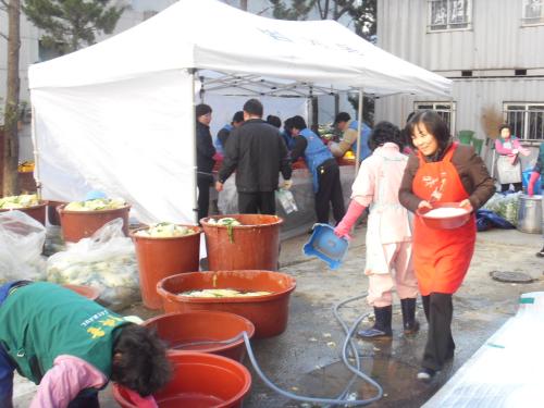 범계동 새마을부녀회 사랑나눔 김장행사(2009.11.18) 이미지