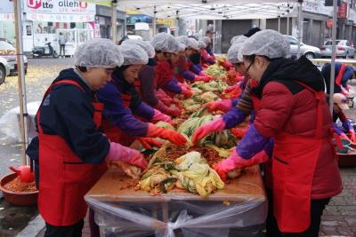 동안 새마을금고 '사랑의 김장 담그기'행사  이미지