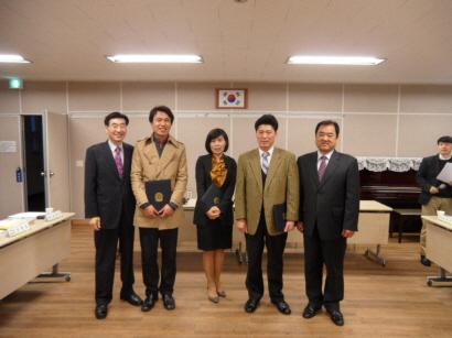 2013년 주민자치위원회 신규 위원 위촉장 수여 이미지