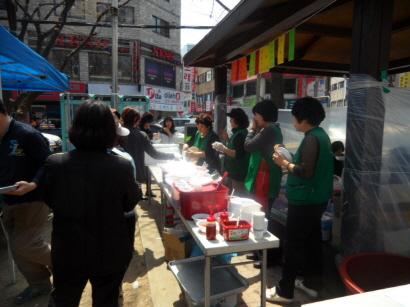 2013년 새마을부녀회 사랑의 바자회 개최 이미지