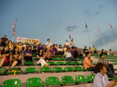 사회단체회원들과 함께 FC안양 경기관람 이미지