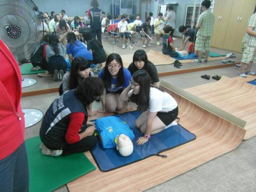 위급상황 대비 심폐소생술 실시 이미지