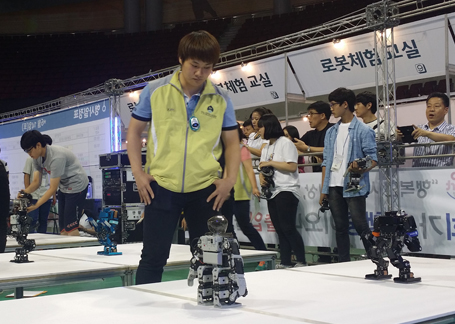 휴머노이드 격투 대회 사진1